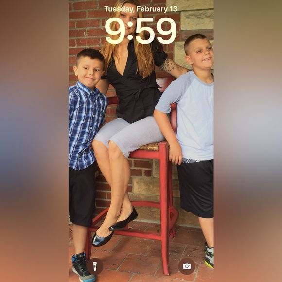 Iβm Bethany I would love for you to stop by my closet ππππ - Picture 5 of 7